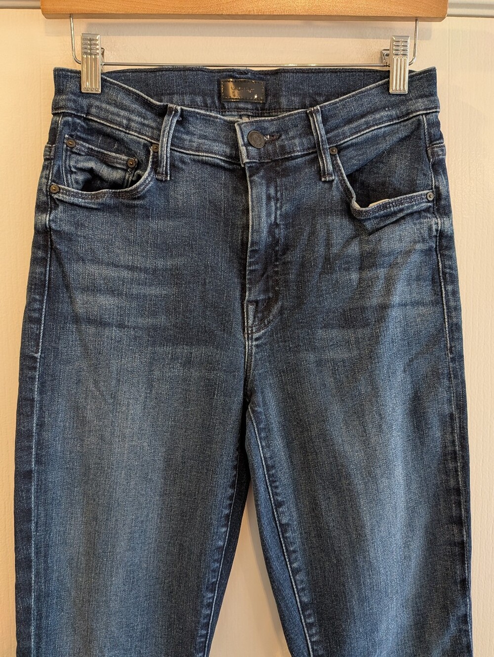 MOTHER The Weekender Fray Jeans Mint Condition Mid Rise Flare Dark Wash Size 27 - Picture 4 of 15